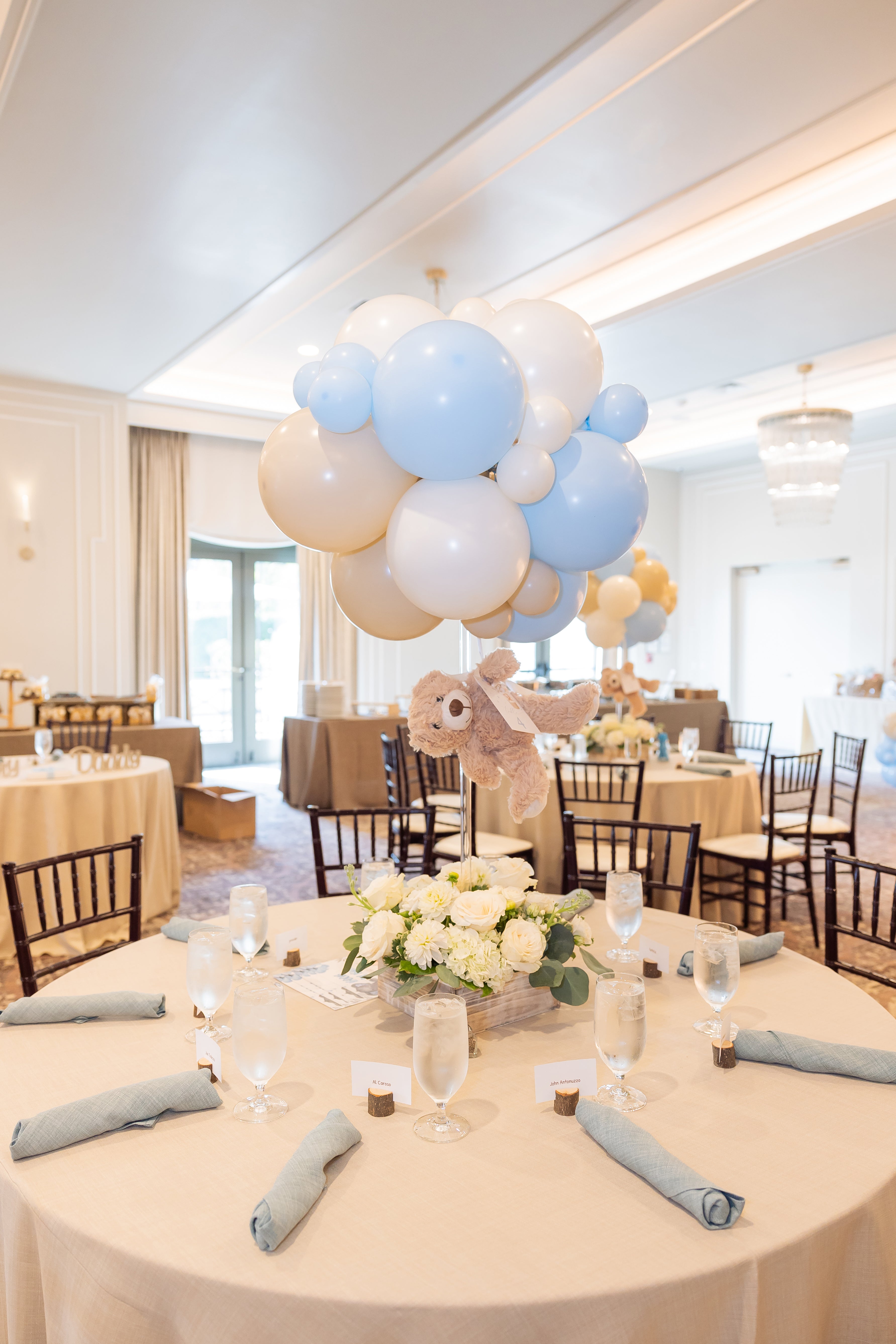 ct balloons, connecticut balloons, balloon bear centerpiece at the delamar hotel