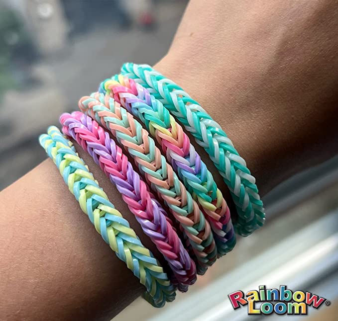 Create 5 colorful DIY bracelets with the Rainbow Treasure Bracelet Kit 